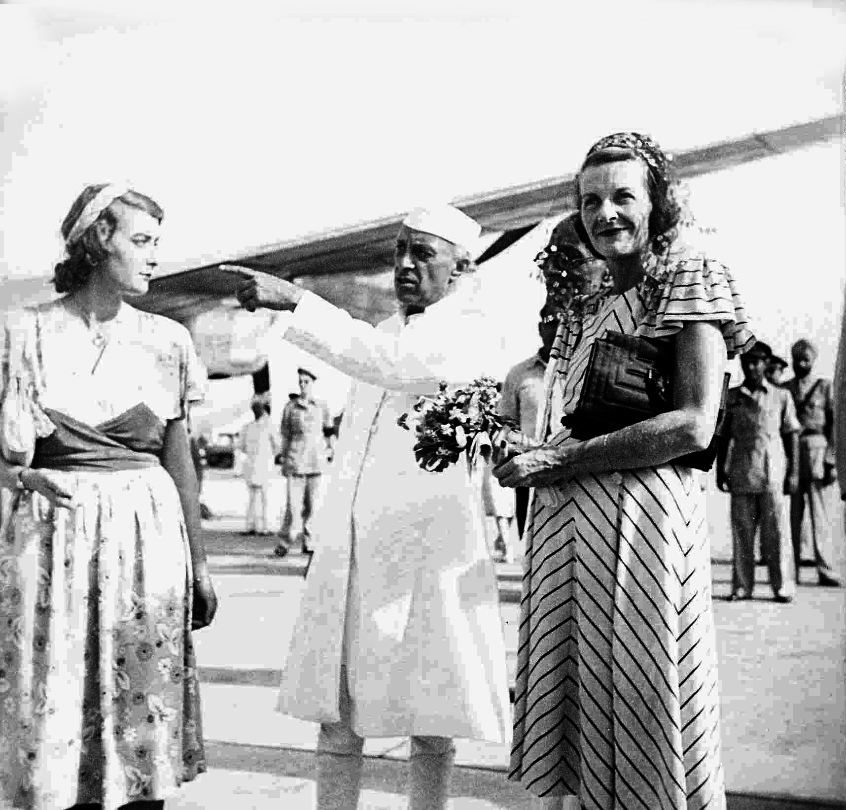NEHRU WITH EDWINA AND PAMELA MOUNTBATTEN AT PALAM AIRPORT; DAY OF THEIR DEPARTURE FROM INDIA. 1948.